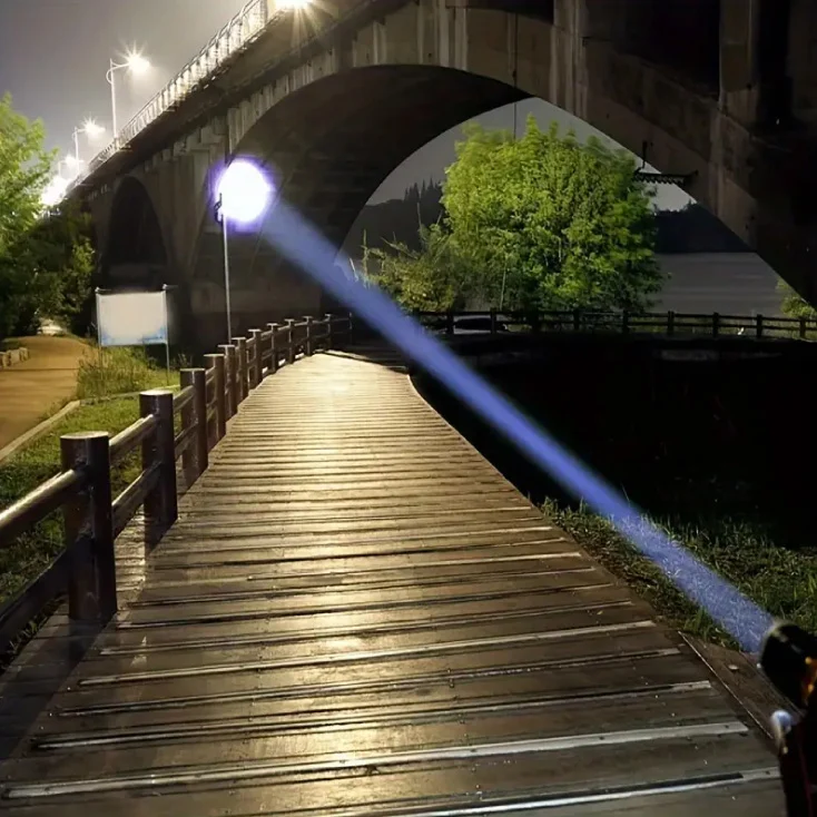Slika 2 - Ručna LED lampa WHITE LASER LED 850 lm – Domet do 1000 m | Punjiva USB-C 2000 mAh | PROSTO taktička baterijska lampa